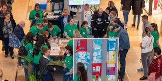 Schüler zeigen bei der Schlau-Schau im Breuningerland Sindelfingen ihre Projekte – Besucher dürfen staunen, fragen und vieles selbst ausprobieren. Bild: Nüßle/A